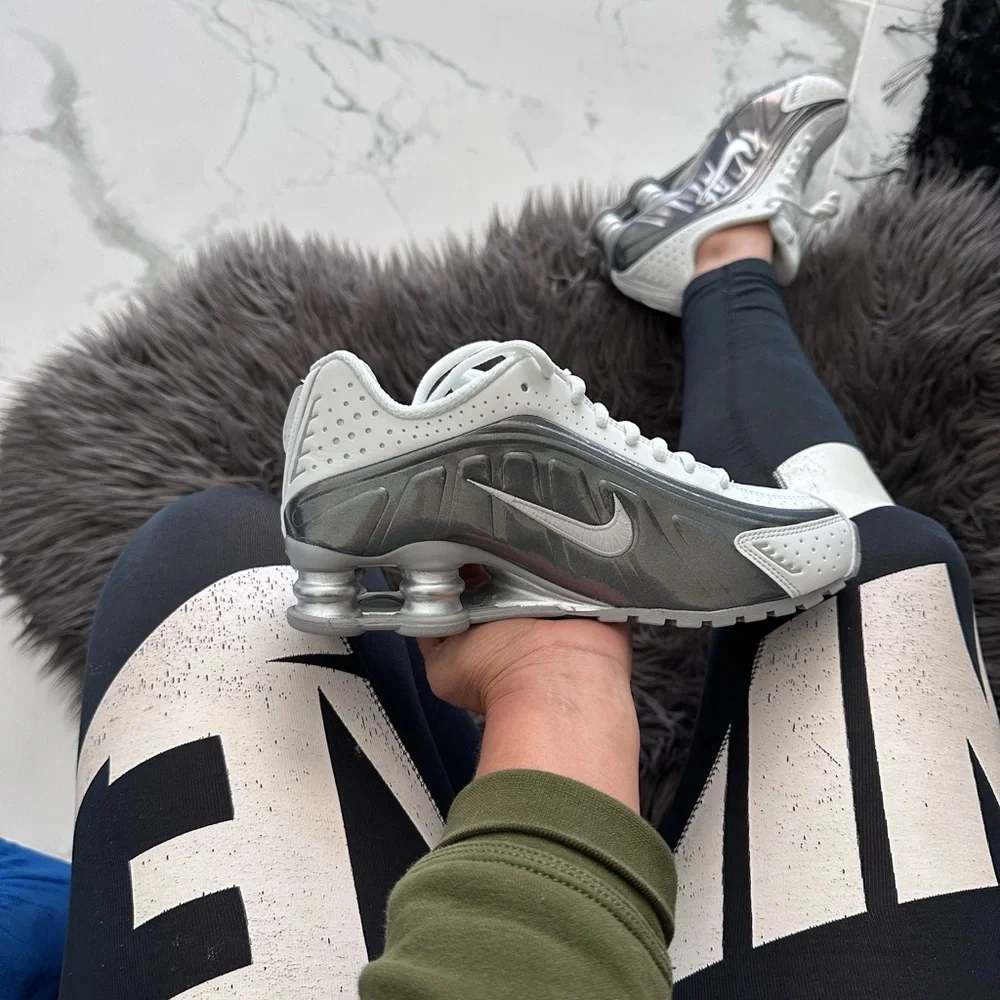 Nike Shox R4 - Picture 3 of 12